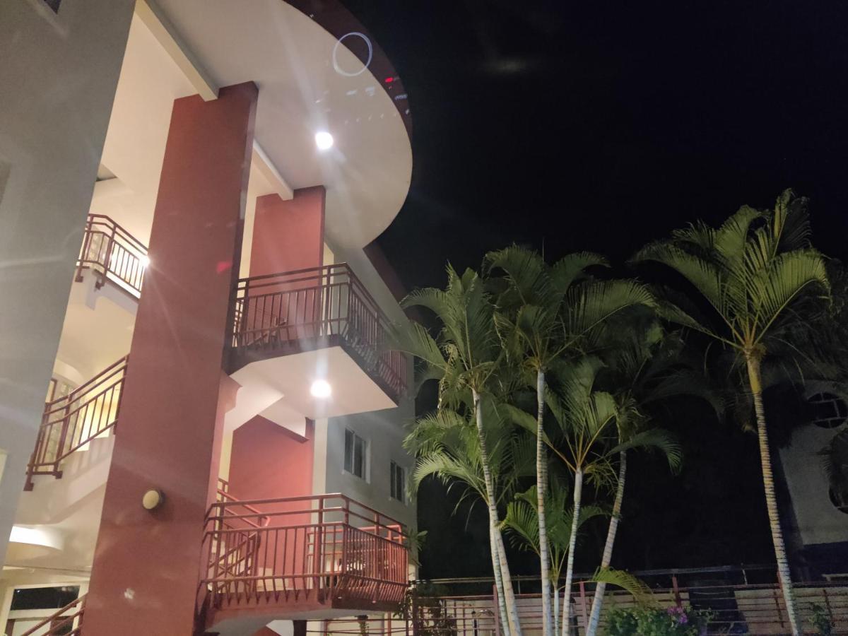Ashiana Oceanside Apartment Flic en Flac Exterior foto